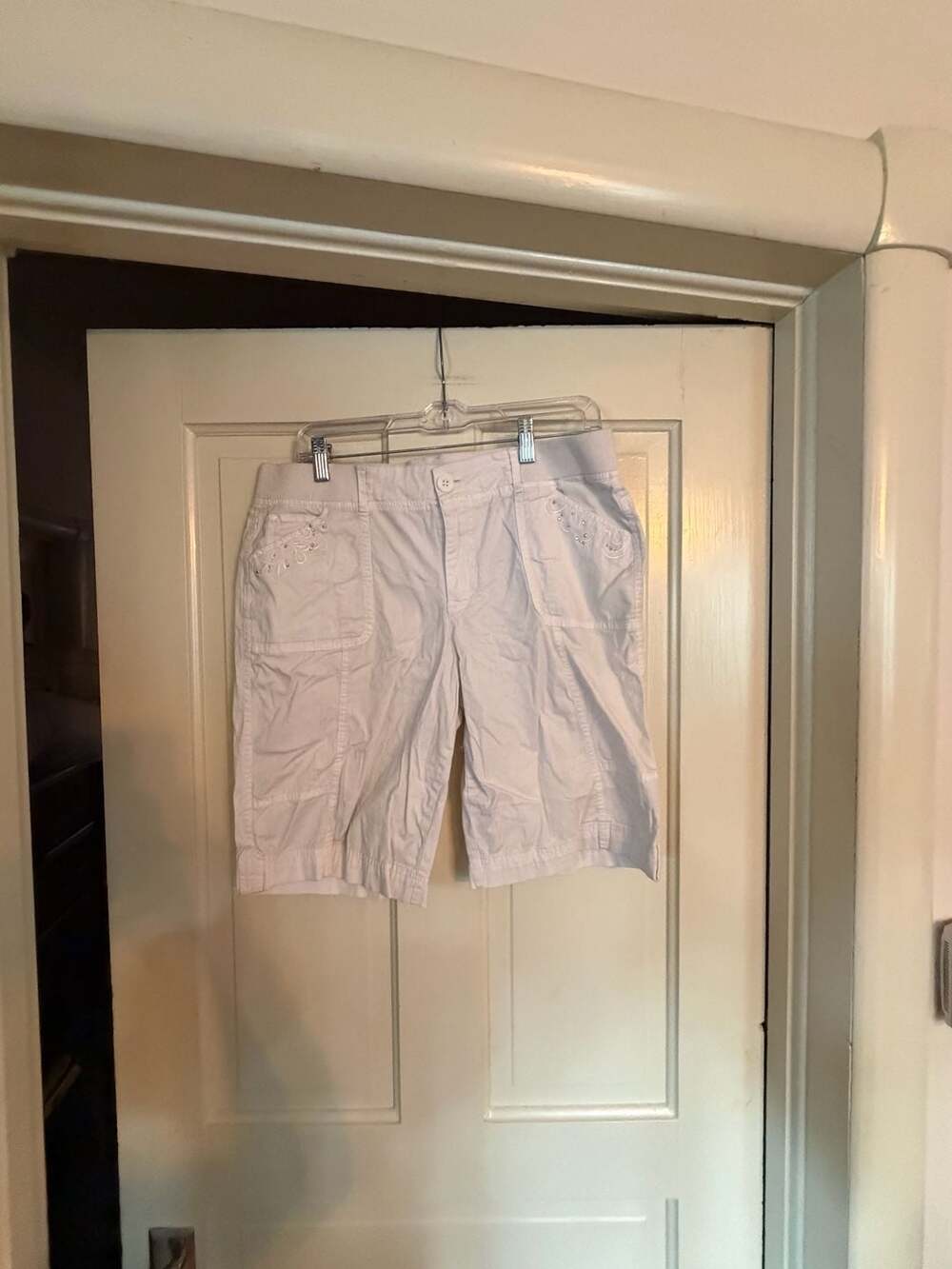 Gloria Vanderbilt Women's White Cotton Spandex Bermuda Shorts Size 10